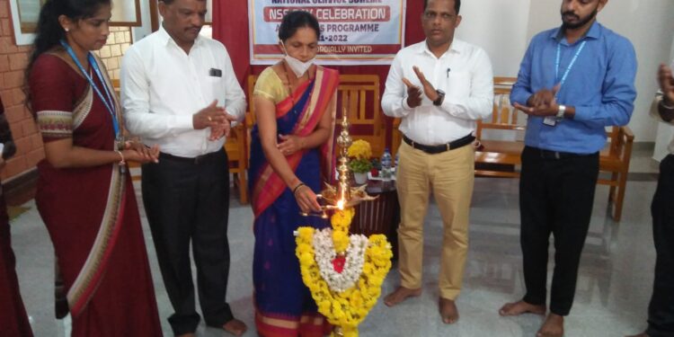 ಪುತ್ತೂರು: ಅಕ್ಷಯ ಕಾಲೇಜಿನಲ್ಲಿ ಎನ್.ಎಸ್.ಎಸ್ ದಿನಾಚರಣೆ ಕೊರೊನಾ ಜಾಗೃತಿ ಕಾರ್ಯಕ್ರಮ