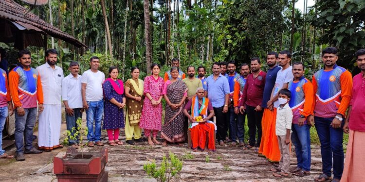 ಮುಂಡೂರು: ಬಿಜೆಪಿ ಪಕ್ಷದಿಂದ ದೀನ್ ದಯಾಳ್ ಜನ್ಮದಿನಾಚರಣೆ: ಅಶಕ್ತರಿಗೆ ವಾಟರ್ ಬೆಡ್, ಮಂಚ ದಾನ, ಹಿರಿಯರಿಗೆ ಸನ್ಮಾನ
