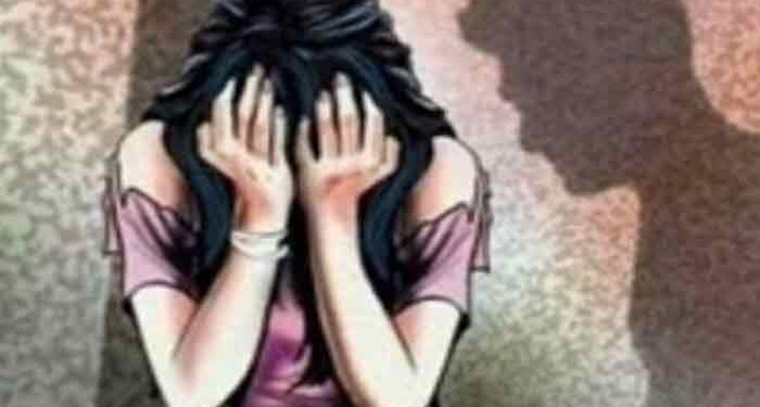 ಬೆಳ್ತಂಗಡಿ: ಅಪ್ರಾಪ್ತ ಶಾಲಾ ಬಾಲಕಿಯ ಮೇಲೆ ಜೆಸಿಬಿ ಚಾಲಕ ಮತ್ತು ಸಂಬಂಧಿಯಿಂದ ಅತ್ಯಾಚಾರ..!! ಗರ್ಭವತಿಯಾದ ಅಪ್ರಾಪ್ತೆ, ಆರೋಪಿಗಳು ನಾಪತ್ತೆ