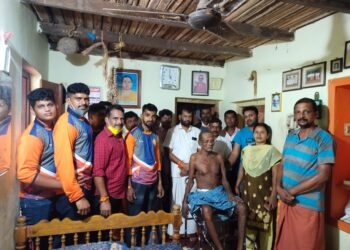 ಪುತ್ತೂರು: ಶ್ರೀರಾಮ ಗೆಳೆಯರ ಬಳಗದ ವತಿಯಿಂದ ಅಶಕ್ತರಿಗೆ ವೀಲ್ ಚೇರ್ ಹಸ್ತಾಂತರ