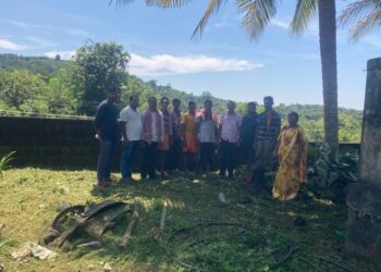 ವಿಟ್ಲಮೂಡ್ನುರು: ಗಾಂಧಿ ಜಯಂತಿ ಪ್ರಯುಕ್ತ ಶಾಲಾ ಆವರಣದಲ್ಲಿ ಸ್ವಚ್ಛತಾ ಕಾರ್ಯ