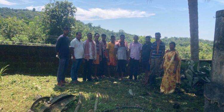 ವಿಟ್ಲಮೂಡ್ನುರು: ಗಾಂಧಿ ಜಯಂತಿ ಪ್ರಯುಕ್ತ ಶಾಲಾ ಆವರಣದಲ್ಲಿ ಸ್ವಚ್ಛತಾ ಕಾರ್ಯ