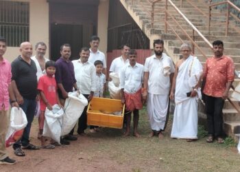 ಪುತ್ತೂರು: ಗಾಂಧಿ ಜಯಂತಿ ಪ್ರಯುಕ್ತ ಶ್ರೀ ಮೃತ್ಯುಂಜಯ ದೇವಸ್ಥಾನದಲ್ಲಿ ಸ್ವಚ್ಛತಾ ಕಾರ್ಯಕ್ರಮ