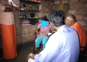 ಪುತ್ತೂರು: ಅನ್ಯಕೋಮಿನ ಯುವಕನ ಸಂಪರ್ಕದಲ್ಲಿದ್ದ  ಯುವತಿ ಮನೆಗೆ ಭೇಟಿ ನೀಡಿದ ಹಿಂದೂ ಮುಖಂಡರು..!!