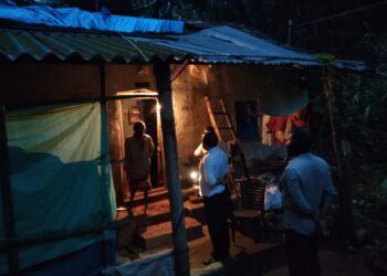 ಪುತ್ತೂರು: ಮನೆ ಮೇಲ್ಚಾವಣಿ ಮುರಿದು ಬಿದ್ದು ಸಂಕಷ್ಟದಲ್ಲಿರುವ ಕುಟುಂಬಕ್ಕೆ ನೆರವಿನ ಹಸ್ತ ಚಾಚಿದ ಅಶೋಕ್ ರೈ