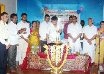 ವೀರಕಂಭ: ಹಿರಿಯ ಪ್ರಾಥಮಿಕ ಶಾಲೆಯಲ್ಲಿ ಆಂಗ್ಲ ಮಾಧ್ಯಮದ  ತರಗತಿ ಉದ್ಘಾಟನೆ: ಶಾಲಾ ಶತಮಾನೋತ್ಸವ ಕಾರ್ಯಕ್ರಮಕ್ಕೆ ಚಾಲನೆ