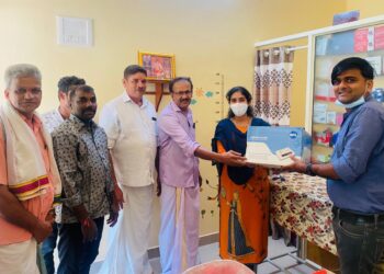 ಅರಸಿನಮಕ್ಕಿ: ಕಾರ್ಡಿಯಾಲಜಿ ಅಟ್ ಡೋರ್ ಸ್ಟೆಪ್ಸ್ (CAD)ಫೌಂಡೇಶನ್ ಎಂಬ ಯೋಜನೆಯನ್ವಯ ಡಾ.ಹರ್ಷಿತಾ ಸುವಿನ್ ರವರಿಗೆ ಇಸಿಜಿ ಯಂತ್ರ ಹಸ್ತಾಂತರ