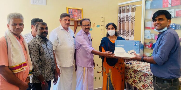 ಅರಸಿನಮಕ್ಕಿ: ಕಾರ್ಡಿಯಾಲಜಿ ಅಟ್ ಡೋರ್ ಸ್ಟೆಪ್ಸ್ (CAD)ಫೌಂಡೇಶನ್ ಎಂಬ ಯೋಜನೆಯನ್ವಯ ಡಾ.ಹರ್ಷಿತಾ ಸುವಿನ್ ರವರಿಗೆ ಇಸಿಜಿ ಯಂತ್ರ ಹಸ್ತಾಂತರ