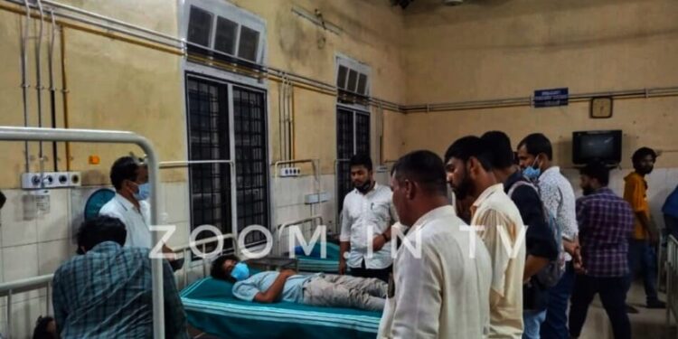 ಪುತ್ತೂರು: ನಡೆದುಕೊಂಡು ಹೋಗುತ್ತಿದವರ ಮೇಲೆ ಅಪರಿಚಿತರಿಂದ ಹಲ್ಲೆ : ಕಾಲೇಜ್ ವಿದ್ಯಾರ್ಥಿ ಸಹಿತ ಇಬ್ಬರು ಆಸ್ಪತ್ರೆಗೆ ದಾಖಲು