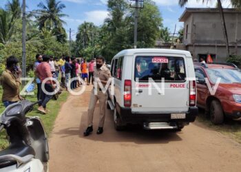 ಪುತ್ತೂರು:ರಸ್ತೆ ವಿಚಾರ ಶಾಸಕರ ಕಾರು ಅಡ್ಡಗಟ್ಟಿ ಸಾರ್ವಜನಿಕರಿಂದ ಆಕ್ರೋಶ !!ಸ್ಥಳದಲ್ಲಿ ಬಿಗುವಿನ ವಾತಾವರಣ !! ಇಬ್ಬರು ಪೊಲೀಸ್ ವಶಕ್ಕೆ