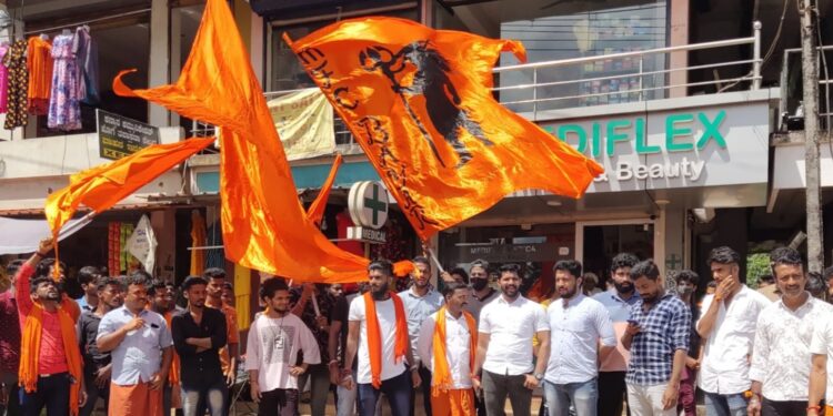 ಕನ್ಯಾನ: ದತ್ತಪೀಠ ತೀರ್ಪು ಹಿನ್ನೆಲೆ ಹಿಂದೂ ಸಂಘಟನೆಗಳಿಂದ ಪಟಾಕಿ ಸಿಡಿಸಿ ಸಂಭ್ರಮಾಚರಣೆ