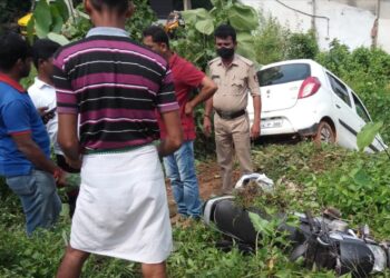 ಕಡಬ: ಕಾರು ಹಾಗೂ ಬೈಕ್ ನಡುವೆ ಡಿಕ್ಕಿ.!! ಸವಾರರಿಗೆ ಗಂಭೀರ ಗಾಯ