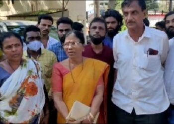 ಪುತ್ತೂರು: ಶಾಸಕರ ಕಾರಿಗೆ ಅಡ್ಡಗಟ್ಟಿದ ಪ್ರಕರಣ:; ಅಮಾಯಕರ ಮೇಲೆ ಬಲವಂತವಾಗಿ ಪ್ರಕರಣ ದಾಖಲಾದರೇ, ನಾಳೆಯಿಂದ ಶಾಸಕರ ಕಾರಿಗೆ ನಾವೇ ಅಡ್ಡ ನಿಲ್ಲುತ್ತೇವೆ – ಶಕುಂತಳಾ ಶೆಟ್ಟಿ