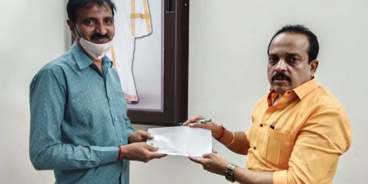 ಚಿಕ್ಕಮುಡ್ನೂರು ನಿವಾಸಿ ದಿನೇಶ್ ಭಂಡಾರಿಯವರ ಮಗಳ ವಿದ್ಯಾಭ್ಯಾಸಕ್ಕೆ ಆರ್ಥಿಕ ಸಹಕಾರ ನೀಡಿದ ಉದ್ಯಮಿ ಅಶೋಕ್ ರೈ