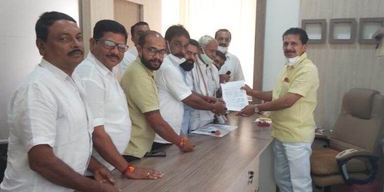 ವಿಟ್ಲ: ತಾಲೂಕು ರಚನೆಗೆ ಸಂಬಂಧಿಸಿದಂತೆ ಪುತ್ತೂರು ಶಾಸಕರನ್ನು ಭೇಟಿ ಮಾಡಿ ಚರ್ಚೆ ನಡೆಸಿದ ವಿಟ್ಲ ಮಾಜಿ ಶಾಸಕ ಪದ್ಮನಾಭ ಕೊಟ್ಟಾರಿ ರವರ ನೇತೃತ್ವದ ನಿಯೋಗ