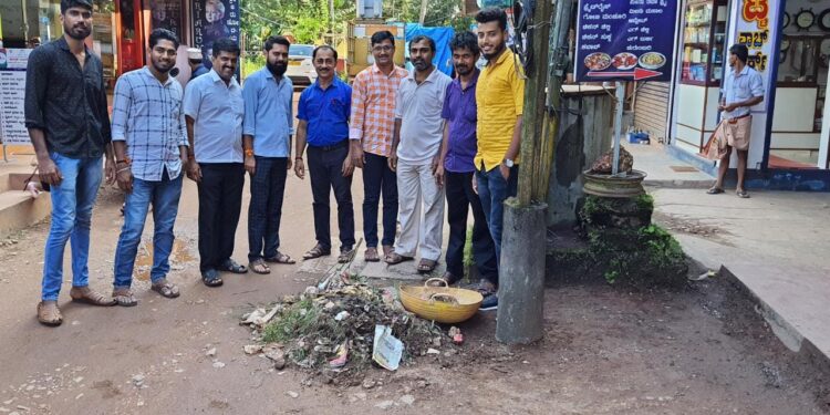 ವಿಟ್ಲ: ಗಾಂಧೀ ಜಯಂತಿ ಹಾಗೂ ಶಾಸ್ತ್ರೀ ಜಯಂತಿ ಪ್ರಯುಕ್ತ ಬಿಜೆಪಿ ಒಬಿಸಿ ಮೋರ್ಚಾದ ವತಿಯಿಂದ ಸ್ವಚ್ಚತಾ ಕಾರ್ಯಕ್ರಮ