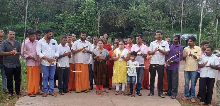 ಮುಂಡೂರು: ಮೂರು ಲಕ್ಷ ವೆಚ್ಚದಲ್ಲಿ ಉದ್ಯೋಗ ಖಾತ್ರಿ ಯೋಜನೆಯಲ್ಲಿ ನಿರ್ಮಾಣವಾದ ರಸ್ತೆಯ ಉದ್ಘಾಟನೆ