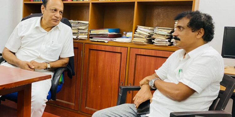 ಪುತ್ತೂರು: ನ್ಯಾಯವಾದಿ ನೂರುದ್ದೀನ್ ಸಾಲ್ಮರವರ “ಸಾಲ್ಮರ ಲಾ ಚೇಂಬರಿಗೆ” ಮಾಜಿ ಸಚಿವ ವಿನಯಕುಮಾರ ಸೊರಕೆ ಭೇಟಿ