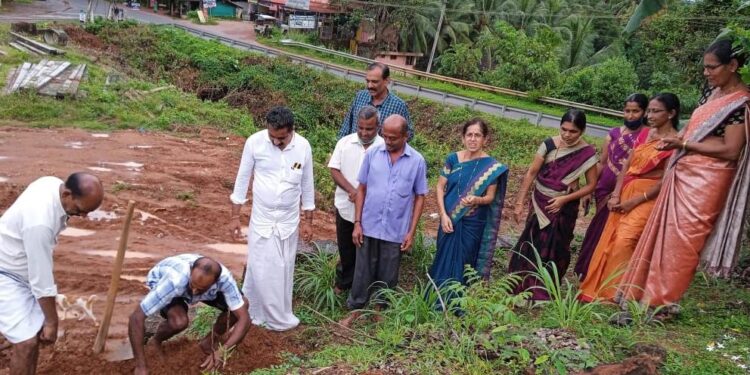 ಪಡಿಬಾಗಿಲು: ಪೋಷಣಾ ಅಭಿಯಾನದ ಪ್ರಯುಕ್ತ ಗಿಡನೆಡುವ ಕಾರ್ಯಕ್ರಮ