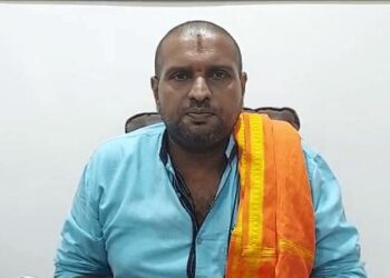 ಹಿಂದೂ ಸಂಘಟನೆಗಳ ಕೆಂಗಣ್ಣಿಗೆ ಕಾರಣವಾಯಿತು ಎರಡನೇ ತರಗತಿ ಪುಸ್ತಕದಲ್ಲಿನ ರವೀಂದ್ರನಾಥ ಟಾಗೋರ್ ಕವಿತೆ..!!