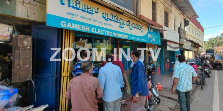 ಪುತ್ತೂರು: ಇಲೆಕ್ಟ್ರಾನಿಕ್ಸ್ ಮಳಿಗೆಯಲ್ಲಿ ವಿದ್ಯುತ್ ಅವಘಡ:; ಸಮಯ ಪ್ರಜ್ಞೆಯಿಂದಾಗಿ ತಪ್ಪಿದ ಭಾರೀ ಅನಾಹುತ