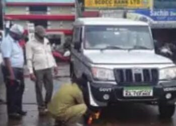 ಉಪ್ಪಿನಂಗಡಿ: ನೋ ಪಾರ್ಕಿಂಗ್ನಲ್ಲಿ ನಿಲ್ಲಿಸಿದ್ದ ‘ಆರ್ಟಿಓ’ ವಾಹನಕ್ಕೆ ಲಾಕ್ ಹಾಕಿ ದಂಡ ವಿಧಿಸಿದ ‘ಪಿಡಿಓ’