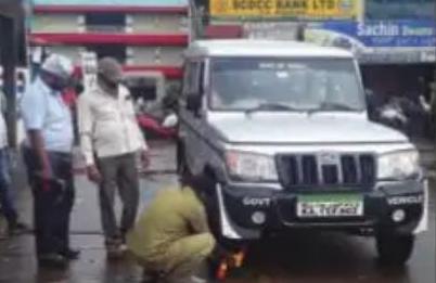 ಉಪ್ಪಿನಂಗಡಿ: ನೋ ಪಾರ್ಕಿಂಗ್ನಲ್ಲಿ ನಿಲ್ಲಿಸಿದ್ದ ‘ಆರ್ಟಿಓ’ ವಾಹನಕ್ಕೆ ಲಾಕ್ ಹಾಕಿ ದಂಡ ವಿಧಿಸಿದ ‘ಪಿಡಿಓ’