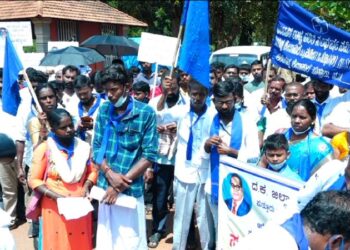 ಬಡಗನ್ನೂರು: ದಲಿತ ಸಮುದಾಯದ ಬಾಲಕಿಯ ಮೇಲೆ ಅತ್ಯಾಚಾರ ಪ್ರಕರಣ:; ನೈಜ ಆರೋಪಿಗೆ ಶಿಕ್ಷೆ ನೀಡುವಂತೆ ದಲಿತ ಸಂಘಟನೆಯಿಂದ ಪ್ರತಿಭಟನೆ