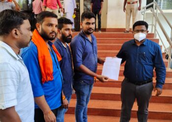 ಪುತ್ತೂರು: ಹಿಂ.ಜಾ.ವೇ. ವತಿಯಿಂದ ಬಾಂಗ್ಲಾದೇಶದಲ್ಲಿ ನಡೆಯುತ್ತಿರುವ ದೌರ್ಜನ್ಯದ ವಿರುದ್ಧ ‘ಪ್ರತಿಭಟನೆ’:; ದೌರ್ಜನ್ಯದ ವಿರುದ್ಧ ಕ್ರಮ ಕೈಗೊಳ್ಳುವಂತೆ ಎಸಿ ಮುಖಾಂತರ ಗೃಹ ಮಂತ್ರಿಗಳಿಗೆ ಮನವಿ