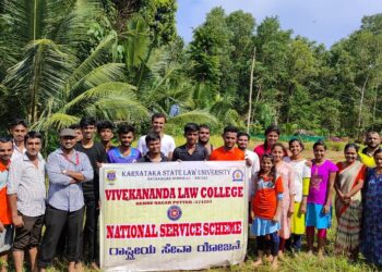 ವಿವೇಕಾನಂದ ಕಾನೂನು ಮಹಾವಿದ್ಯಾಲಯದ ವಿದ್ಯಾರ್ಥಿಗಳಿಂದ ‘ಪೈರು ಕಟಾವು’:; ಕಾನೂನು ಕಲಿಕೆ ಜೊತೆಗೆ ವಿದ್ಯಾರ್ಥಿಗಳಿಂದ ಕೃಷಿ ಪ್ರಾತ್ಯಕ್ಷಿತೆ
