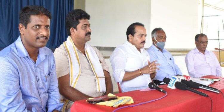 (ಡಿ.21 -26)  ಮಠಂತಬೆಟ್ಟು ಶ್ರೀ ಮಹಿಷಮರ್ದಿನಿ ದೇವಾಲಯದ ಅಷ್ಟಬಂಧ ಬ್ರಹ್ಮಕಲಶೋತ್ಸವ ; ಮಂಗಳೂರಿನ ದಸರಾ ಮಾದರಿಯಲ್ಲೇ ಕ್ಷೇತ್ರದ ಸಂಪರ್ಕ ರಸ್ತೆಗಳಲ್ಲಿ ಅಲಂಕಾರ –  ಅಶೋಕ್ ಕುಮಾರ್ ರೈ