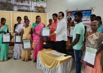 ಉಪ್ಪಿನಂಗಡಿ: ಸುಮಾರು 50 ವರ್ಷಗಳಿಂದ ಹಕ್ಕು ಪತ್ರ ಇಲ್ಲದೇ ವಾಸಿಸುತ್ತಿದ್ದ ಕುಟುಂಬಗಳಿಗೆ ಅಶೋಕ್ ಕುಮಾರ್ ರೈ ಯವರಿಂದ ಹಕ್ಕು ಪತ್ರ ವಿತರಣೆ