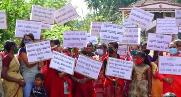 ಉಡುಪಿ: ಫಾದರ್-ಭಕ್ತಾದಿಗಳ ಮಧ್ಯೆ ಮೆಗಾಫೈಟ್:; ವಾರದೊಳಗೆ ಫಾದರ್ ಬದಲಾವಣೆ ಮಾಡದಿದ್ದರೆ ಧರ್ಮ ತ್ಯಜಿಸುವ ಎಚ್ಚರಿಕೆ