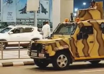 ಬೆಂಗಳೂರು ಏರ್ ಪೋರ್ಟ್ ಬಳಿ ನಡೆಯಿತು ದೇಶಾಭಿಮಾನವನ್ನು ಪ್ರತಿನಿಧಿಸುವ ಘಟನೆ:; ಸಾಮಾಜಿಕ ಜಾಲತಾಣಗಳಲ್ಲಿ ವೈರಲ್ ಆಗುತ್ತಿದೆ ‘ಯೋಧನಿಗೆ ಬಾಲಕ ಮಾಡಿದ ಸೆಲ್ಯೂಟ್’