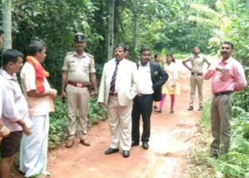 ಬೆಳ್ಳಾರೆ: ಪುಟಾಣಿಗಳ ರಸ್ತೆ ದುರಸ್ಥಿ ಕಾರ್ಯದ ಫಲಶ್ರುತಿ:; ಮಂಡೇಪು ಕೆಸರುಮಯವಾದ ರಸ್ತೆಗೆ ನ್ಯಾಯಾಧೀಶರ ಭೇಟಿ, ಸಂಜೆಯೊಳಗೆ ದುರಸ್ಥಿಗೆ ಆದೇಶ