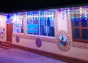 ಕೊಳ್ತಿಗೆ: ವಿಶ್ವದ ಅತಿ ದೊಡ್ಡ ಲಸಿಕಾ ಅಭಿಯಾನದ ಅಂಗವಾಗಿ ಆರೋಗ್ಯ ಕೇಂದ್ರದಲ್ಲಿ ‘ವಿದ್ಯುತ್ ದೀಪಾಲಂಕಾರ’