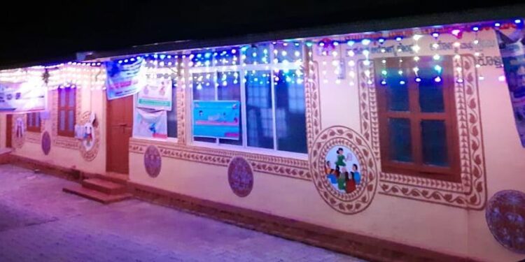 ಕೊಳ್ತಿಗೆ: ವಿಶ್ವದ ಅತಿ ದೊಡ್ಡ ಲಸಿಕಾ ಅಭಿಯಾನದ ಅಂಗವಾಗಿ ಆರೋಗ್ಯ ಕೇಂದ್ರದಲ್ಲಿ ‘ವಿದ್ಯುತ್ ದೀಪಾಲಂಕಾರ’