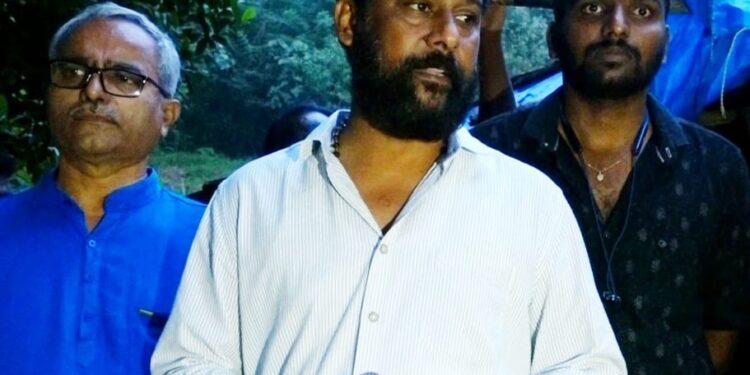 ಬಡಗನ್ನೂರು: ತೋಟದ ಕೆಲಸಕ್ಕೆ ಹೋಗುತ್ತಿದ್ದ ಅಪ್ರಾಪ್ತ ಬಾಲಕಿ ಮೇಲೆ ಅತ್ಯಾಚಾರ, ಮಗುವಿಗೆ ಜನ್ಮ ನೀಡಿದ ಪ್ರಕರಣ:; ಸಂತ್ರಸ್ತೆಯ ಮನೆಗೆ ವಿ.ಹಿಂ.ಪ. ವಿಭಾಗ ಕಾರ್ಯದರ್ಶಿ ಶರಣ್ ಪಂಪ್ವೆಲ್ ಹಾಗೂ ಪ್ರಮುಖರು ಭೇಟಿ