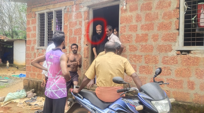 ಕಡಬ: ಅನಾರೋಗ್ಯಪೀಡಿತ ಹಿಂದೂ ಮಹಿಳೆಯ ಮನೆಯಲ್ಲಿ ಅನ್ಯಕೋಮಿನ ಮಂತ್ರವಾದಿ..!! ಪೊಲೀಸರಿಗೆ ಮಾಹಿತಿ ನೀಡಿದ ಹಿಂದೂ ಸಂಘಟನೆ, ಮಂತ್ರವಾದಿ ಪೊಲೀಸರ ವಶಕ್ಕೆ