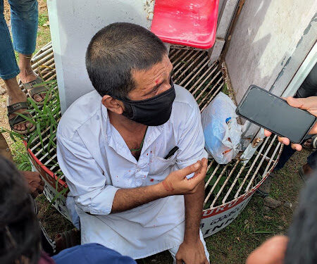 ಮಂಗಳೂರು:  ಬಸ್ ನಲ್ಲಿ ಸಹೋದರಿಯರ ವೀಡಿಯೊ ಚಿತ್ರೀಕರಿಸುತ್ತಿದ್ದ ಕಾಮುಕನಿಗೆ ಸಾರ್ವಜನಿಕರಿಂದ ಧರ್ಮದೇಟು..!!