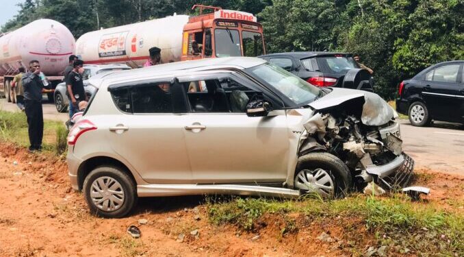 ಗೋಳಿತೊಟ್ಟು: ಕಾರುಗಳ ನಡುವೆ ಮುಖಾಮುಖಿ ಡಿಕ್ಕಿ:; ನಾಲ್ವರಿಗೆ ಗಂಭೀರ ಗಾಯ