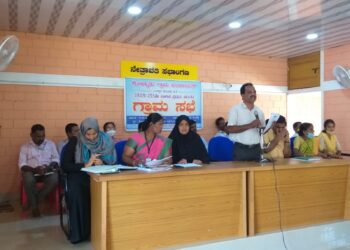 ಕೊಳ್ನಾಡು ಗ್ರಾಮಸಭೆಯಲ್ಲಿ ಕೆನರಾ ಬ್ಯಾಂಕ್ ಮತ್ತು ಮೆಸ್ಕಾಂ   ಅಧಿಕಾರಿಗಳ ಚಳಿ ಬಿಡಿಸಿದ ಗ್ರಾಮಸ್ಥರು..!!