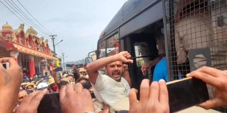 ಕೊಡಗು: ಟಿಪ್ಪು ಜಯಂತಿ ಪ್ರಯುಕ್ತ ನಿಷೇದಾಜ್ಞೆ :; ಹಿಂದೂ ಕಾರ್ಯಕರ್ತರಿಂದ ಕುಟ್ಟಪ್ಪ ಹುತಾತ್ಮ ದಿನಾಚರಣೆ:;  ಕಾರ್ಯಕರ್ತರ ಬಂಧನ