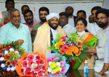 ಕರ್ನಾಟಕ ರಾಜ್ಯ ವಕ್ಫ್ ಮಂಡಳಿಯ ಅಧ್ಯಕ್ಷರಾಗಿ ಮೌಲಾನ ಶಾಫಿ ಸಅದಿ ಆಯ್ಕೆ  ವಿಚಾರ ಸಾಮಾಜಿಕ ಜಾಲತಾಣಗಳಲ್ಲಿ ಭಾರೀ ಪರ ವಿರೋಧ ಚರ್ಚೆ ..!!