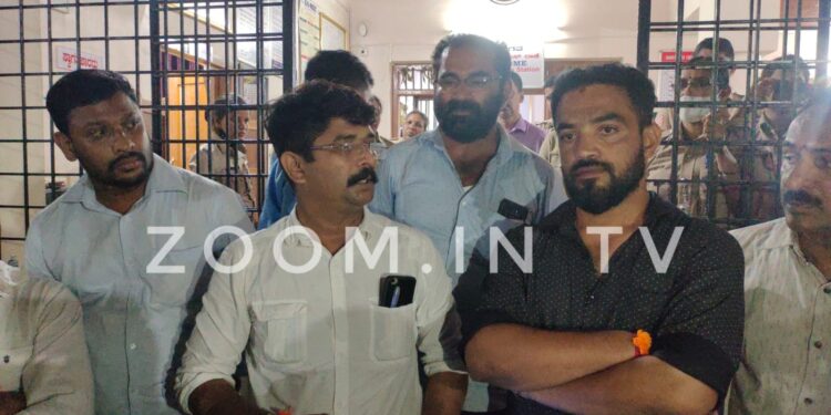 ಕೊಂಬೆಟ್ಟು ಕಾಲೇಜು ವಿದ್ಯಾರ್ಥಿಗಳ ಹೊಡೆದಾಟ ಪ್ರಕರಣ:  ಕೌನ್ಸಿಲಿಂಗ್ ಗಾಗಿ ಕರೆಸಲಾಗಿದೆ ಎಂದ ಪೊಲೀಸರು:; ಡಿವೈಎಸ್ಪಿ ಮತ್ತು ಮುಖಂಡರ  ನಡುವೆ ಮಾತುಕತೆ: ಪ್ರತಿಭಟನೆ ಕೈ ಬಿಟ್ಟ ಹಿಂ.ಜಾ.ವೇ.