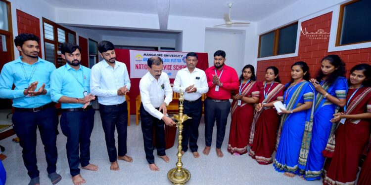 ಪುತ್ತೂರು: ಅಕ್ಷಯ ಕಾಲೇಜಿನಲ್ಲಿ ಭಾರತೀಯ ಸಂವಿಧಾನ ದಿನಾಚರಣೆ:; ಕಾನೂನು ಗೊತ್ತಿಲ್ಲ ಎನ್ನುವುದಕ್ಕೆ ಕ್ಷಮೆಯಿಲ್ಲ, ಕಾನೂನಿನ ಬಗ್ಗೆ ಎಲ್ಲರೂ ತಿಳಿದಿರಬೇಕು – ಚಿದಾನಂದ ಬೈಲಾಡಿ