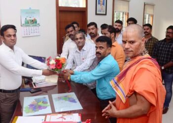 ಮಂಗಳೂರು: ನಾಗಬನಗಳನ್ನು ಅಪವಿತ್ರಗೊಳಿಸಿದ ಆರೋಪಿಗಳನ್ನು ಬಂಧಿಸಿದ ಪೊಲೀಸ್ ಇಲಾಖೆಗೆ ವಜ್ರದೇಹಿ ಶ್ರೀಗಳು ಮತ್ತು ವಿ.ಹಿಂ.ಪ. ಬಜರಂಗದಳದಿಂದ ಅಭಿನಂದನೆ