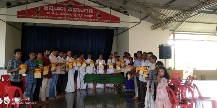 ಕೋಡಿಂಬಾಡಿ: ಮಠಂತಬೆಟ್ಟು ಶ್ರೀ ಮಹಿಷಮರ್ದಿನಿ ದೇವಸ್ಥಾನದಲ್ಲಿ ‘ಭಜನಾಮೃತ’ ಕಾರ್ಯಕ್ರಮದ ಆಮಂತ್ರಣ ಪತ್ರಿಕೆ ಬಿಡುಗಡೆ