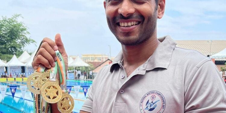 ರಾಷ್ಟ್ರೀಯ ಮಾಸ್ಟರ್ಸ್ ಈಜು ಚಾಂಪಿಯನ್‌ಶಿಪ್‌: 5 ಚಿನ್ನ,1 ಕಂಚು ಗೆದ್ದ ಪುತ್ತೂರು ಅಕ್ವಾಟಿಕ್ ಕ್ಲಬ್‌ನ ತರಬೇತುದಾರ ‘ಪಾರ್ಥ’ ವಾರಣಾಶಿ