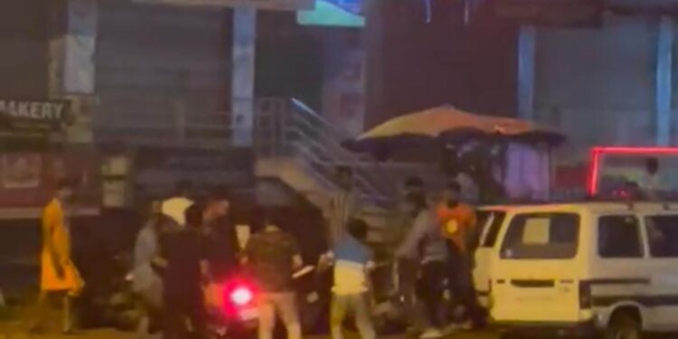 ಮೆಲ್ಕಾರ್: ಸಾಮಾಜಿಕ ಜಾಲತಾಣಗಳಲ್ಲಿ ವೈರಲ್ ಆಗುತ್ತಿರುವ ಇತ್ತಂಡಗಳ ಹೊಡೆದಾಟ ಪ್ರಕರಣ:; ಸ್ವಯಂಪ್ರೇರಿತ ಪ್ರಕರಣ ದಾಖಲಿಸಿಕೊಂಡ ಪೊಲೀಸರು..!!